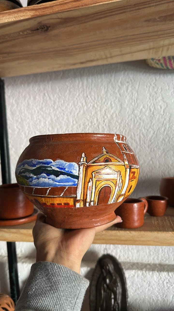 alfareria decorada y pintada a mano por artesanas de copainala