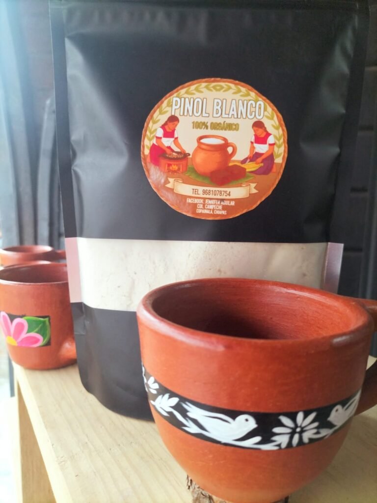 alfareria y producto de cacao, decorada por manos de mujeres artesanas de copainala chiapas