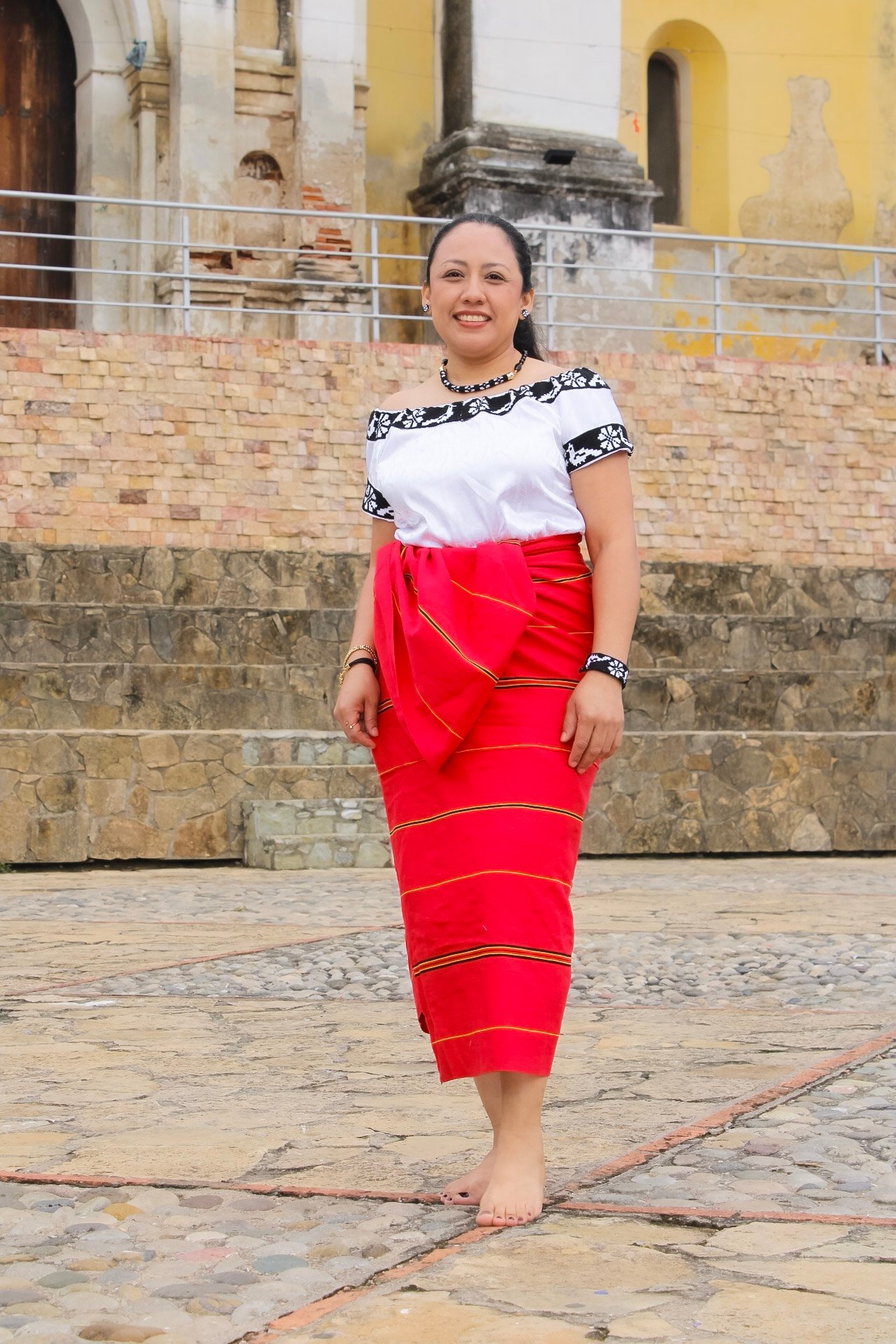 mujer copainalteca con vestimenta tradicional zoque