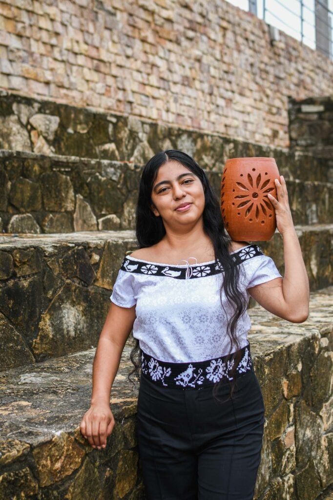 mujer zoque del municipio de copaianala, alfarera