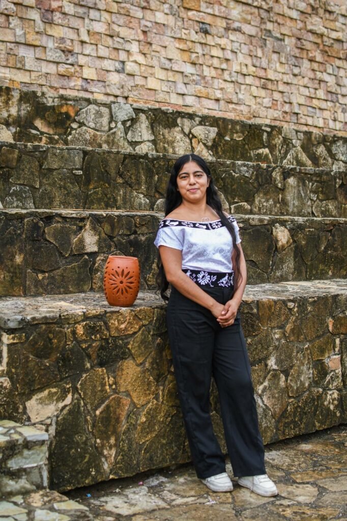 mujer zoque del municipio de copaianala, alfarera