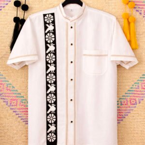 Blusa artesanal con bordado zoque en el cuello, disponible en varios colores. Ideal para un look fresco con identidad cultural.