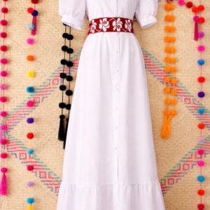 Vestido largo de estilo moderno con aplicación de bordado zoque, ideal para un look elegante con esencia tradicional mexicana.
