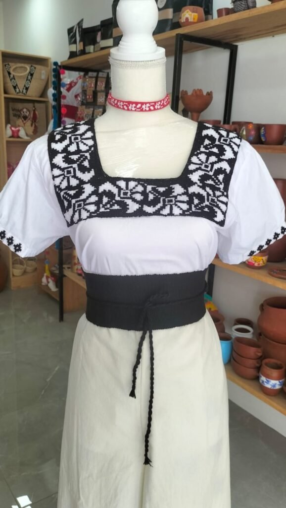 accesorios con bordado zoque tradicional de copainala chiapas
