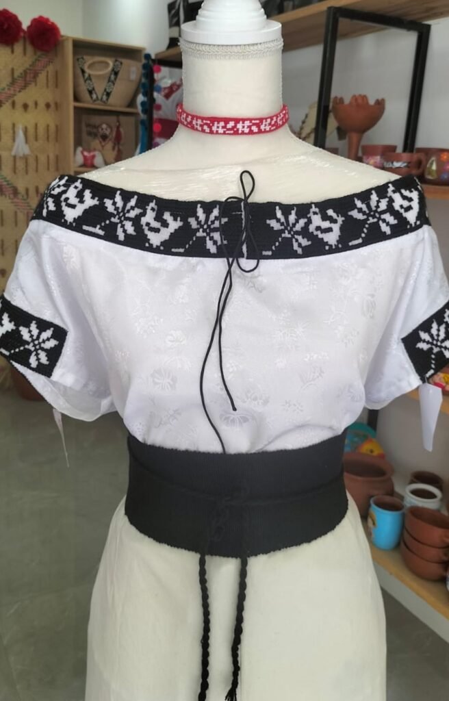 accesorios con bordado zoque tradicional de copainala chiapas
